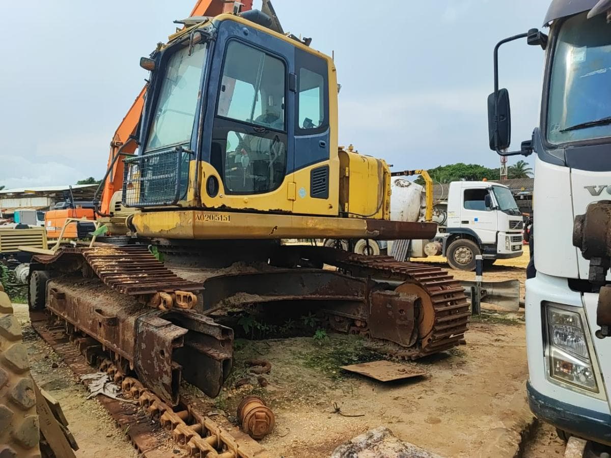 Escavadora de Rastos (30T) KOMATSU PC300-8 · Viana — image 3