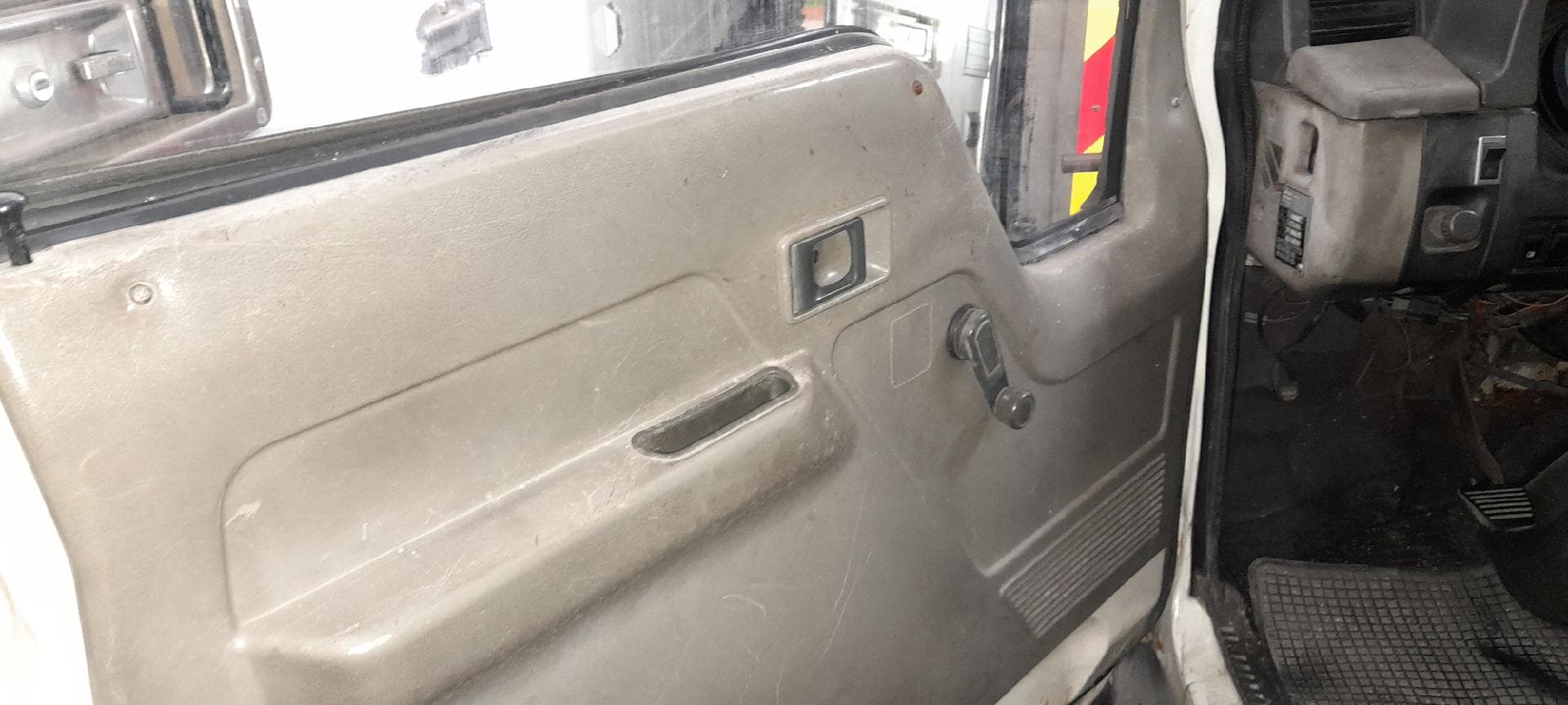 Mitsubishi Canter — image 5