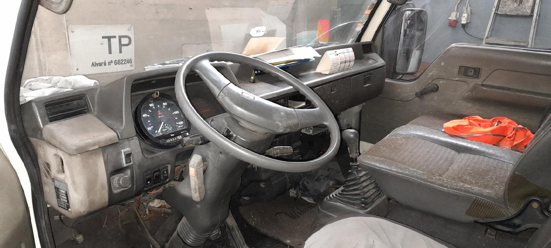 Mitsubishi Canter — image 6