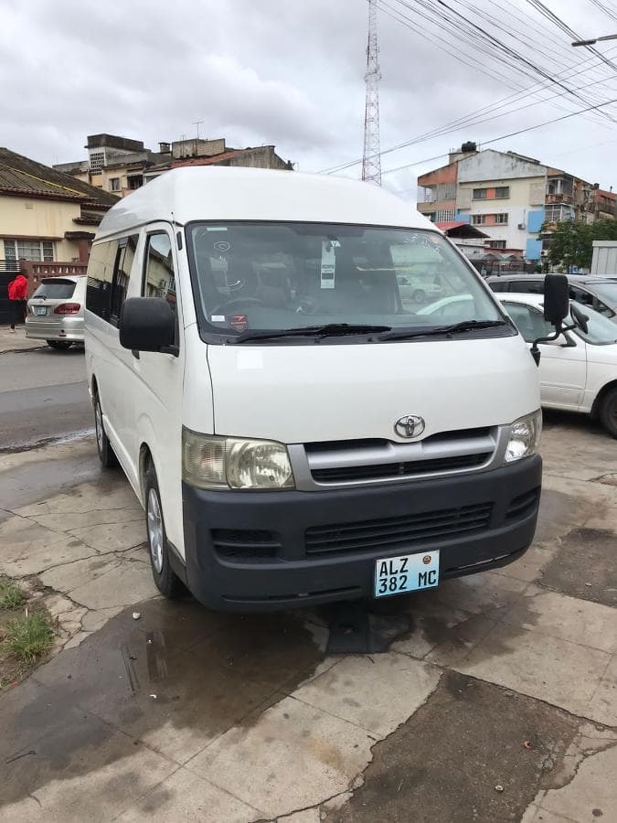 Toyota Hiace Van · — image 5