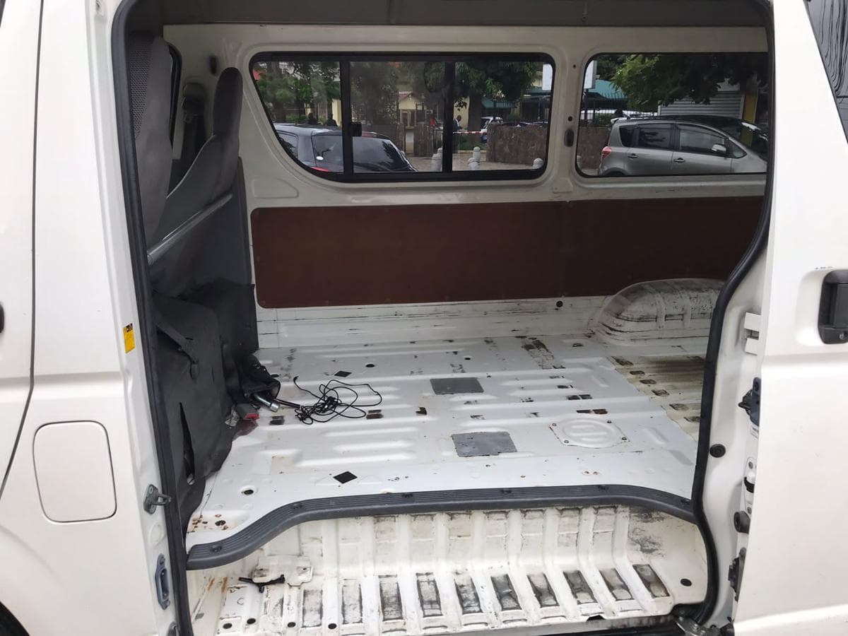 Toyota Hiace Van · — image 6