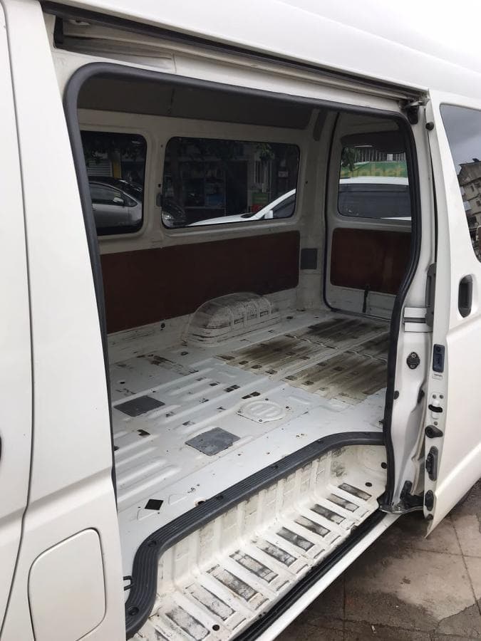 Toyota Hiace Van · — image 7