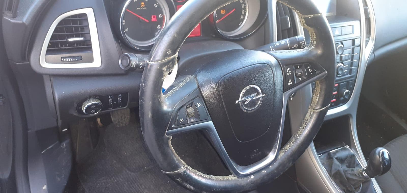 Opel Astra 1.7CDTI · Ano 2012 — imagen 13