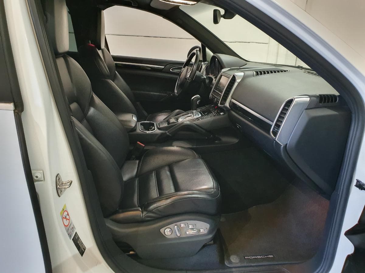 Porsche Cayenne 3.0D · Ano 2013 — imagem 31