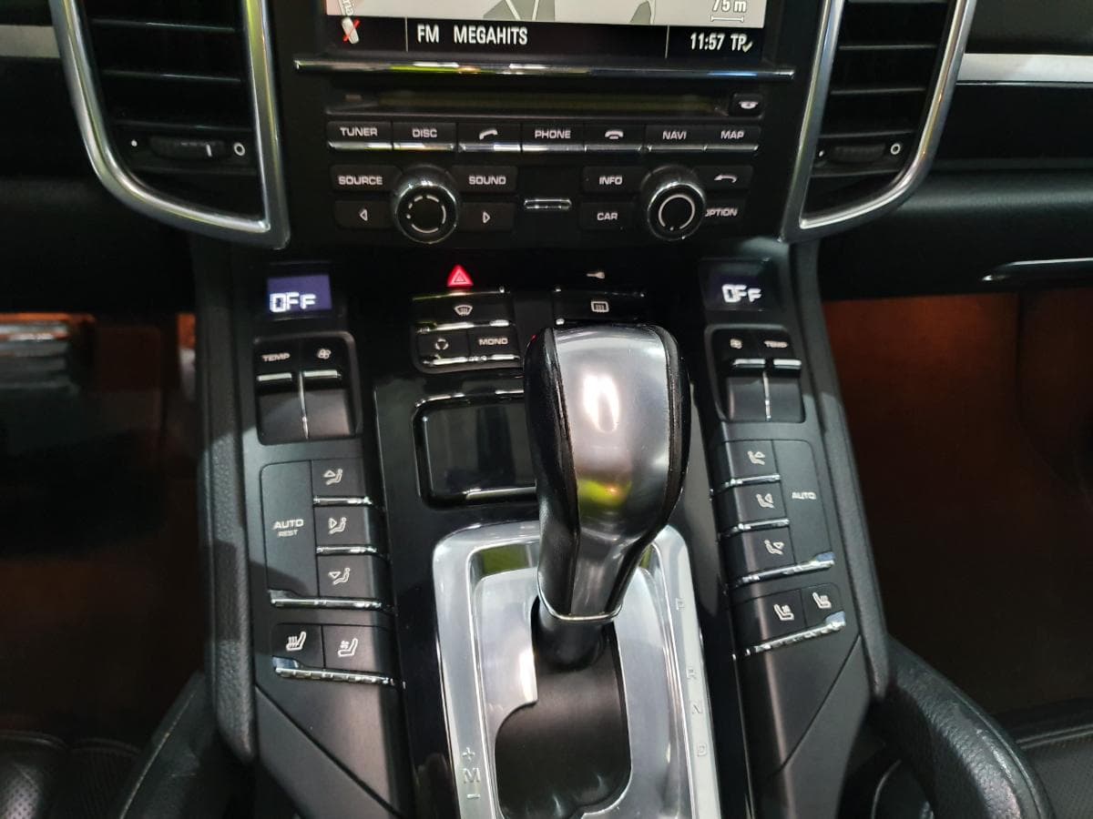 Porsche Cayenne 3.0D · Ano 2013 — imagem 40