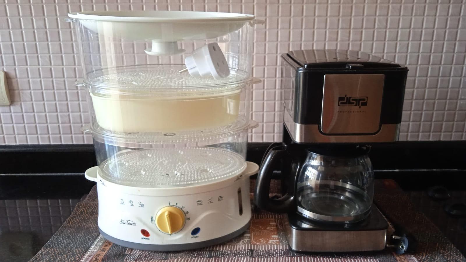 Máquina de cozer a vapor, máquina para café.  ·