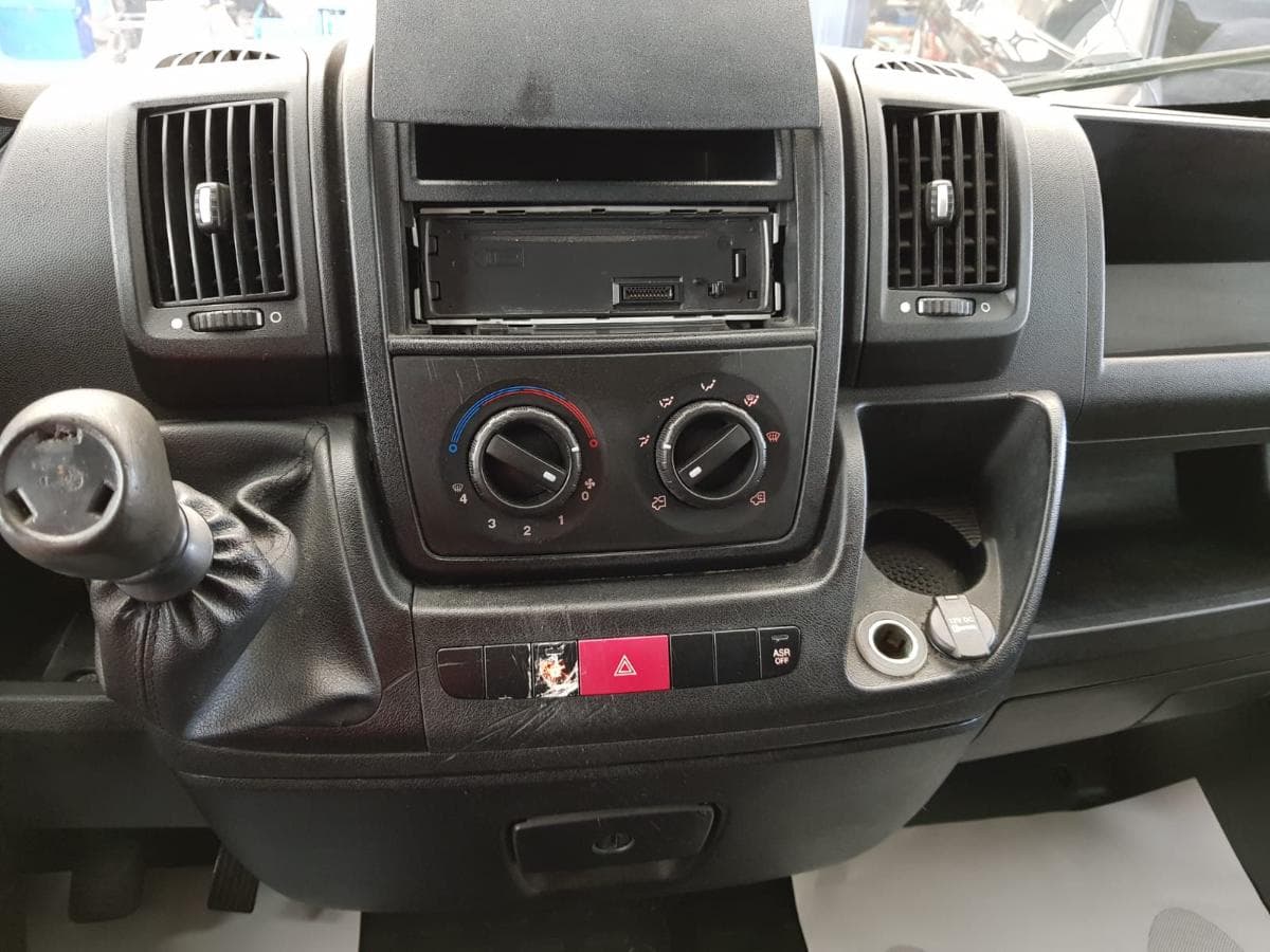 Peugeot Boxer Van (250) 2.2 HDI · Ano 2014 — imagem 25