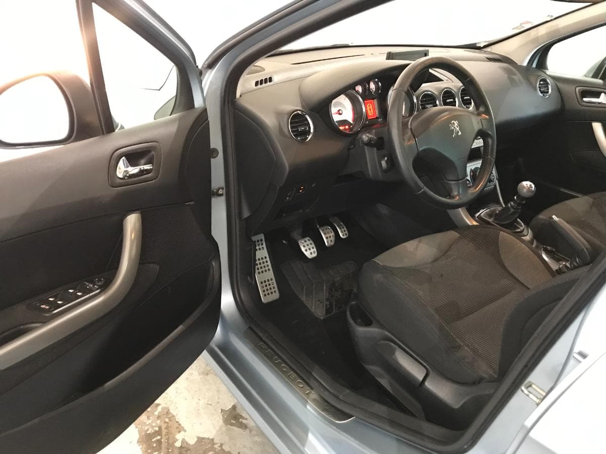 Peugeot 308 1.6 HDI · Ano 2013 — imagem 27