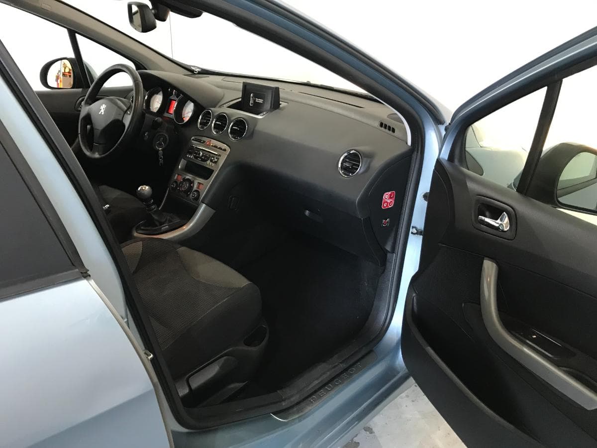 Peugeot 308 1.6 HDI · Ano 2013 — imagem 32