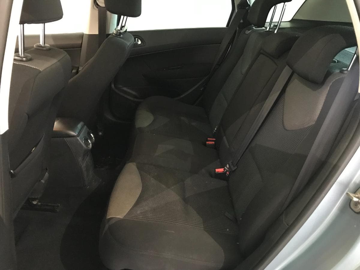 Peugeot 308 1.6 HDI · Ano 2013 — imagem 35
