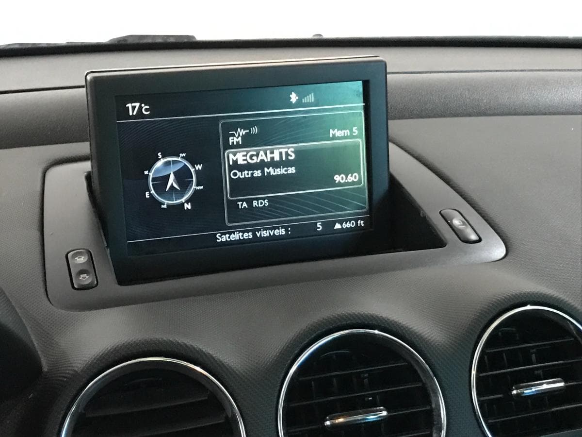 Peugeot 308 1.6 HDI · Ano 2013 — imagem 38