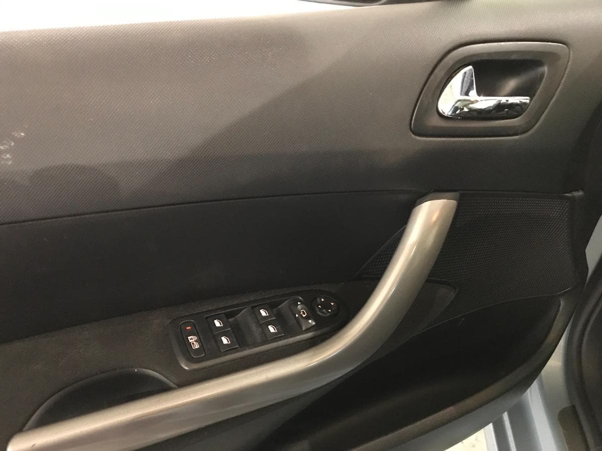 Peugeot 308 1.6 HDI · Ano 2013 — imagem 40