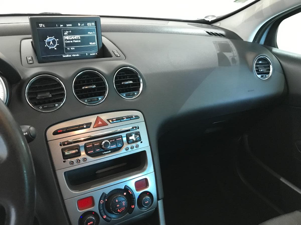 Peugeot 308 1.6 HDI · Ano 2013 — imagem 42
