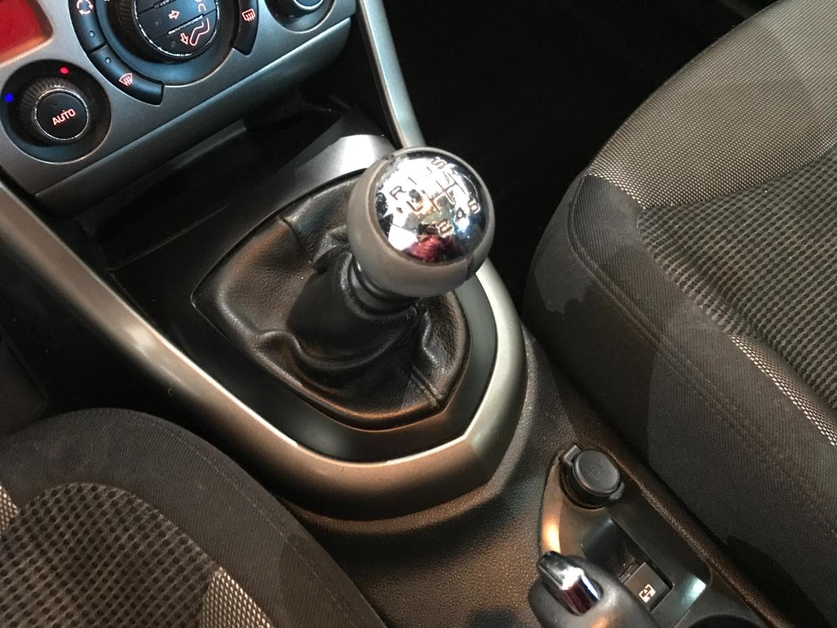 Peugeot 308 1.6 HDI · Ano 2013 — imagem 41