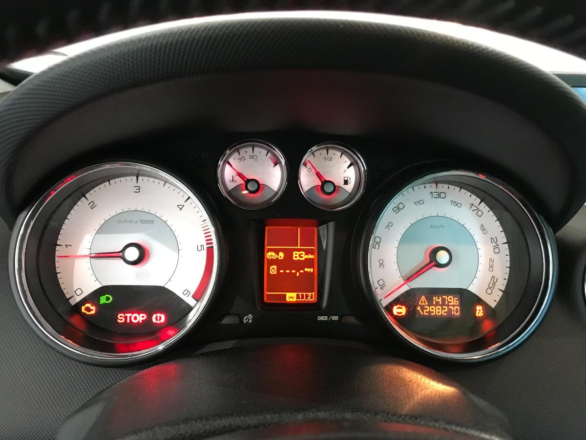 Peugeot 308 1.6 HDI · Ano 2013 — imagem 47