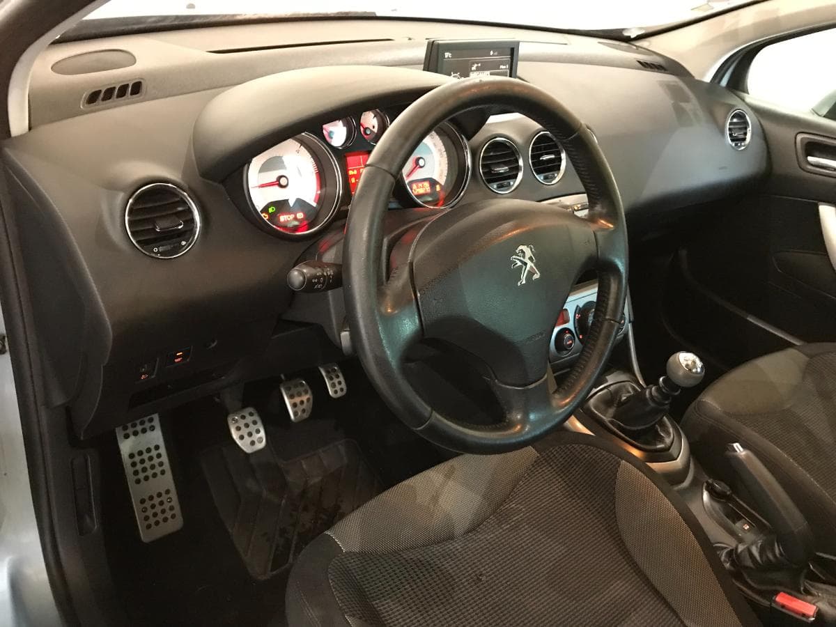Peugeot 308 1.6 HDI · Ano 2013 — imagem 48