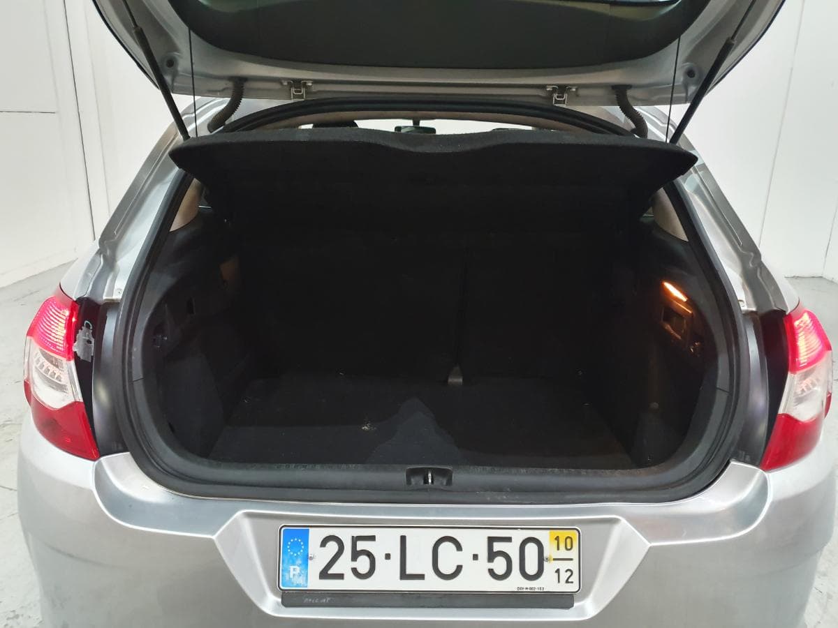 Citroen C4 1.6HDI · Ano 2010 — imagem 8