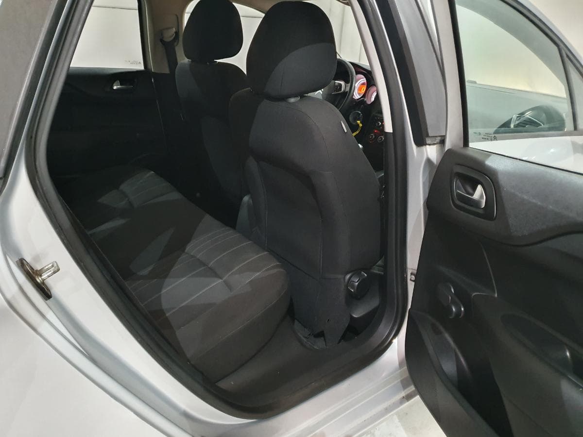 Citroen C4 1.6HDI · Ano 2010 — imagem 21