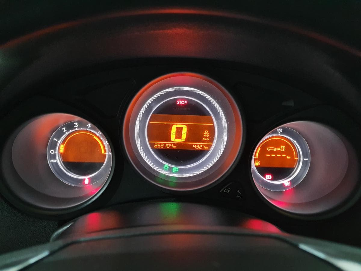 Citroen C4 1.6HDI · Ano 2010 — imagem 33