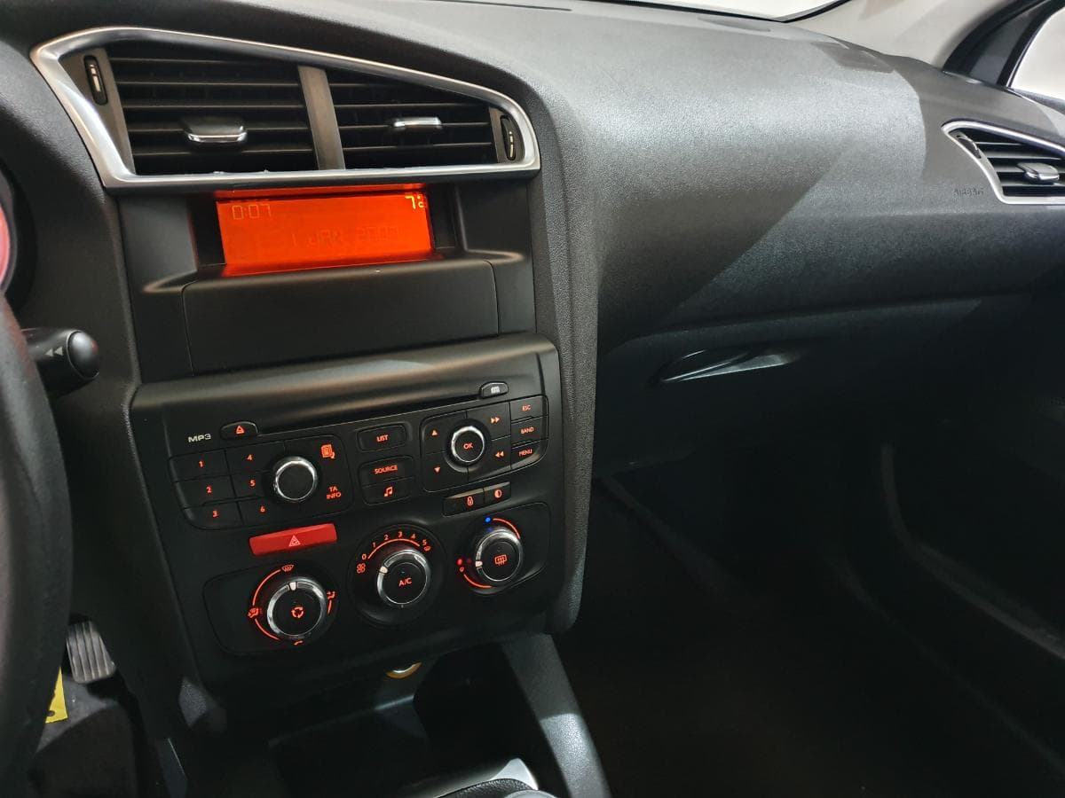 Citroen C4 1.6HDI · Ano 2010 — imagem 34