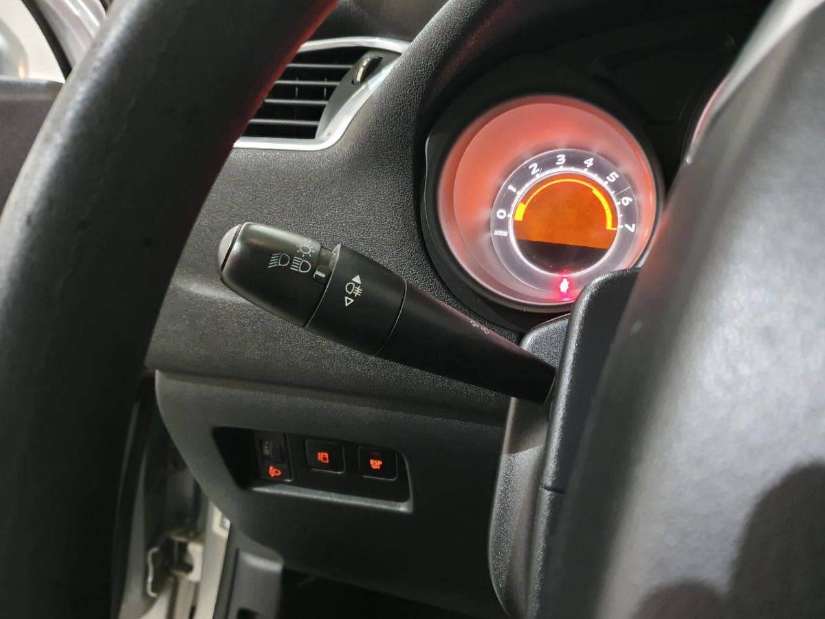 Citroen C4 1.6HDI · Ano 2010 — imagem 36