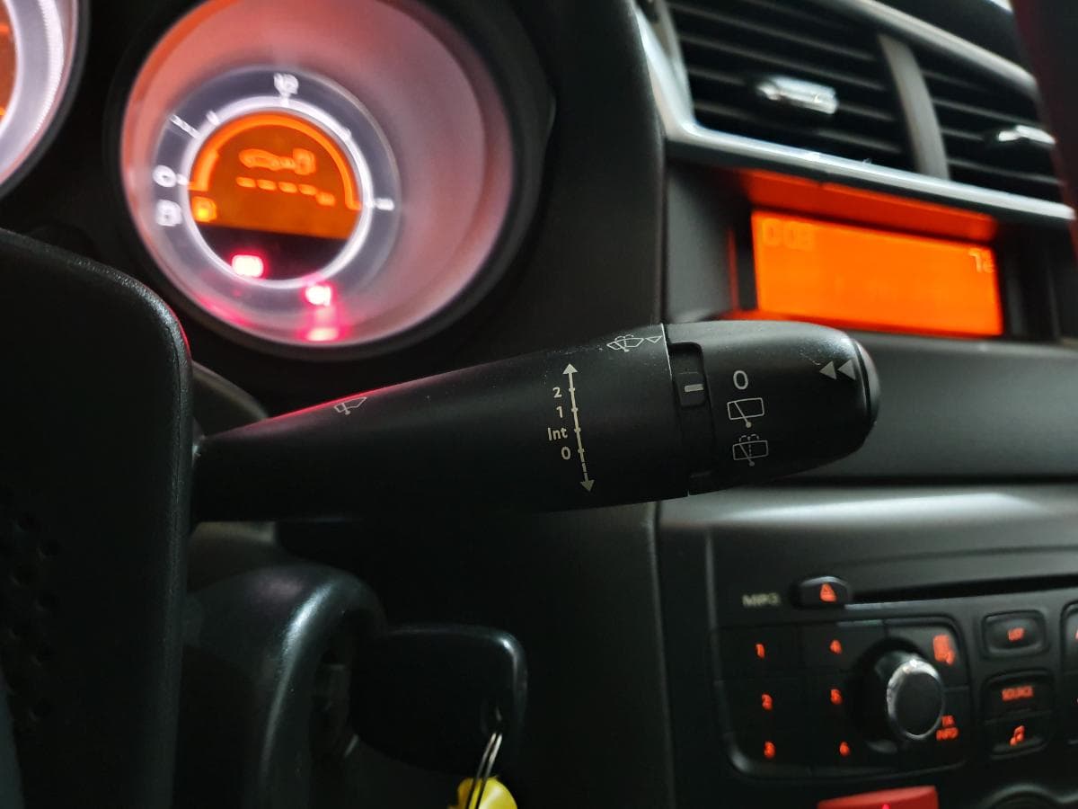 Citroen C4 1.6HDI · Ano 2010 — imagem 37