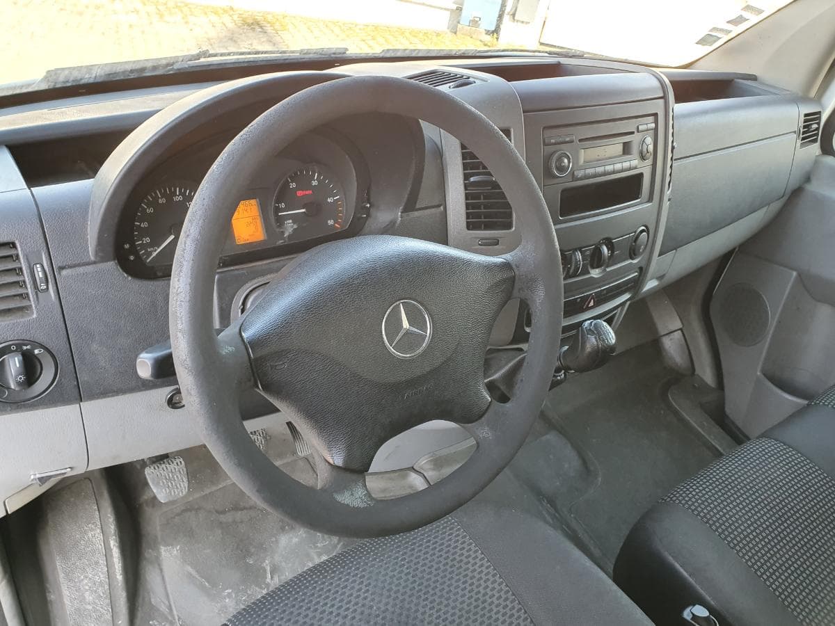 Mercedes-Benz 518 CDI · Ano 2009 — imagem 23