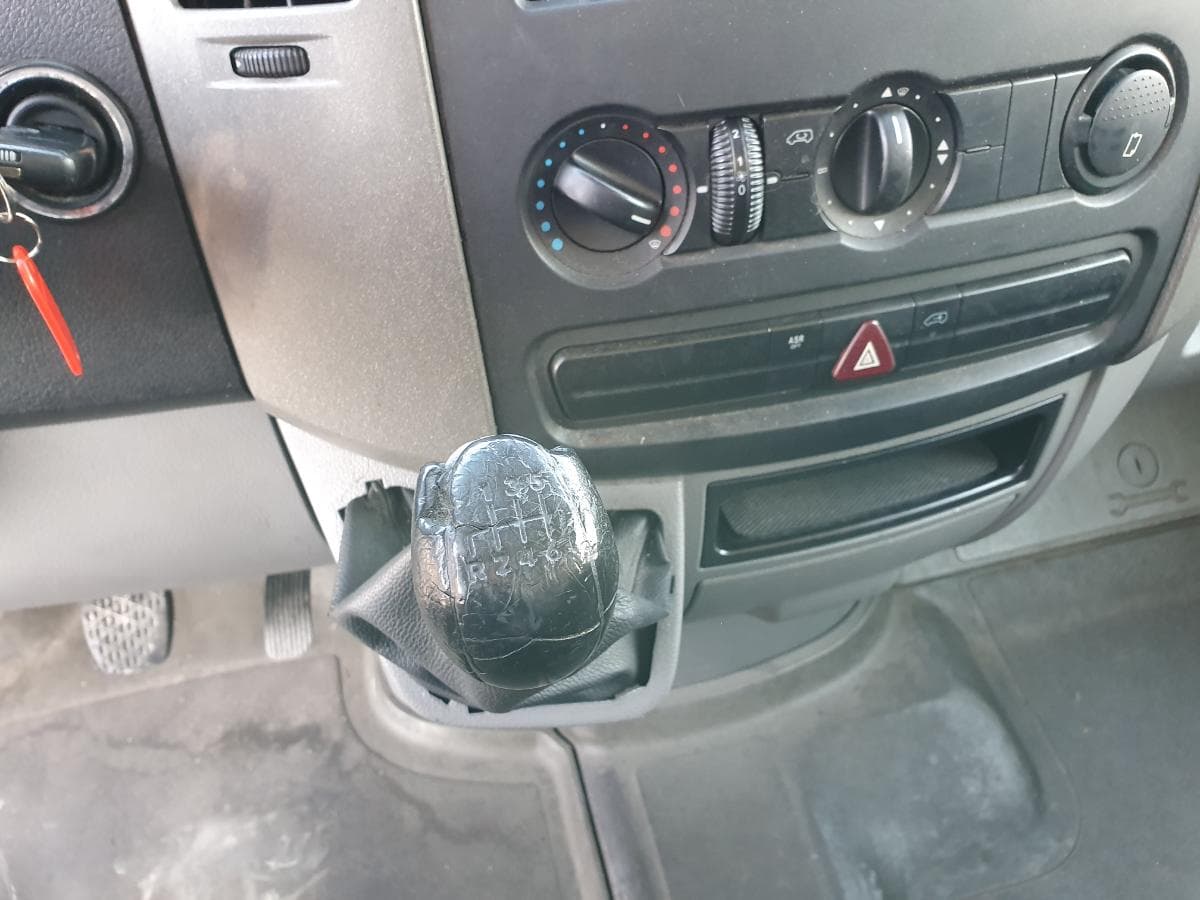 Mercedes-Benz 518 CDI · Ano 2009 — imagem 30