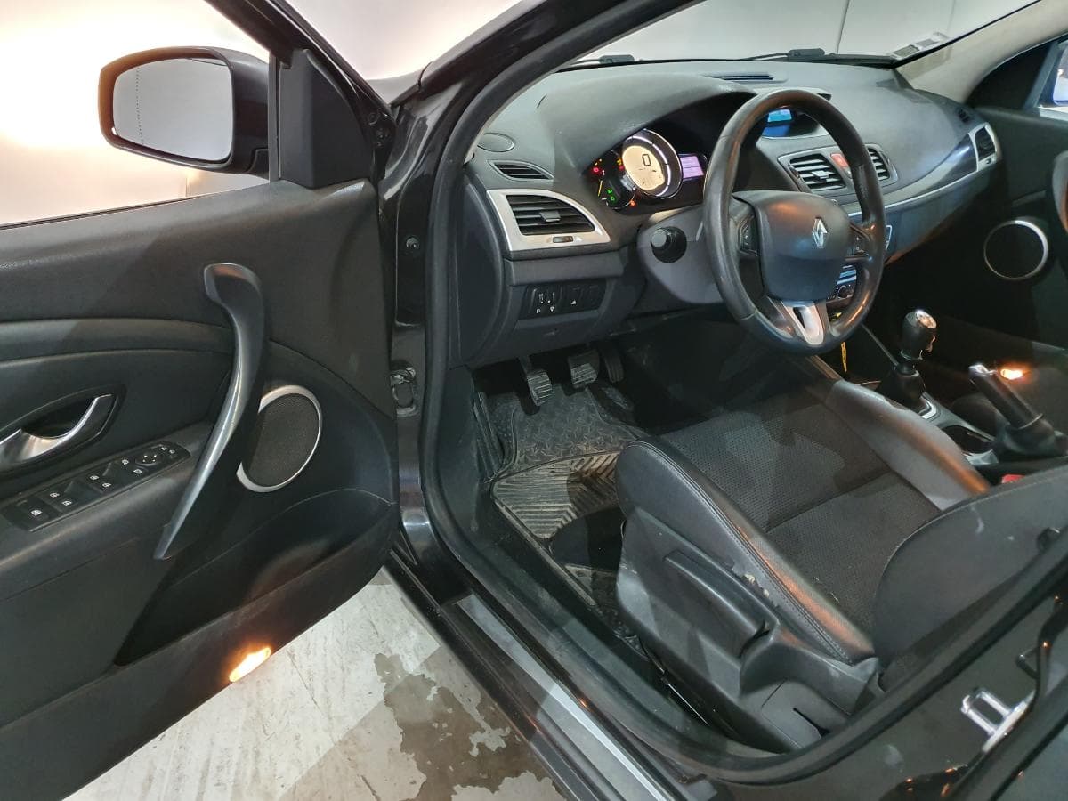 Renault Mégane 1.5DCI · Ano 2010 — imagen 24