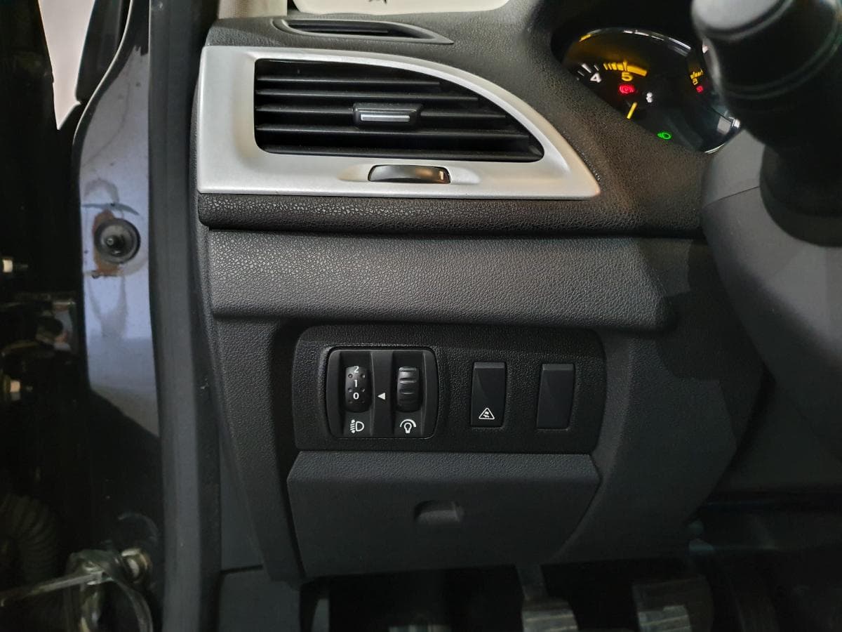 Renault Mégane 1.5DCI · Ano 2010 — imagen 45