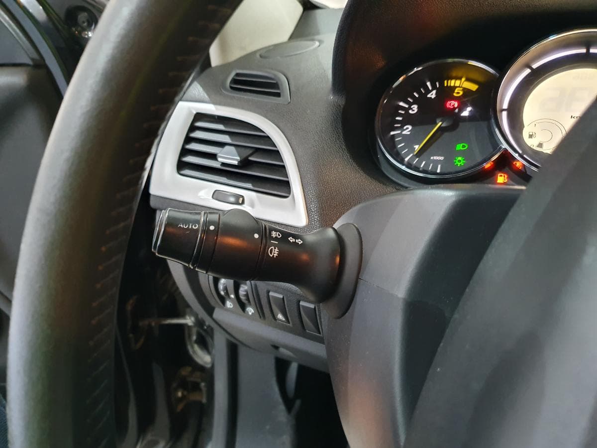 Renault Mégane 1.5DCI · Ano 2010 — imagen 46
