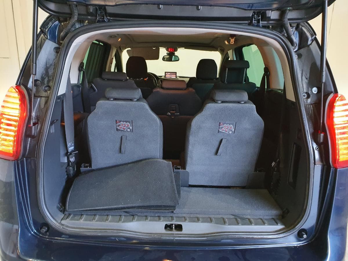 Peugeot 5008 1.6HDI · Ano 2010 — imagen 8