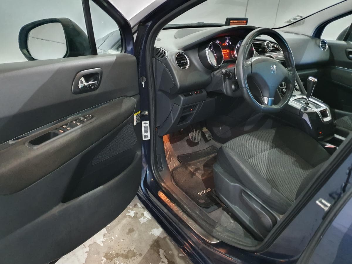 Peugeot 5008 1.6HDI · Ano 2010 — imagen 19