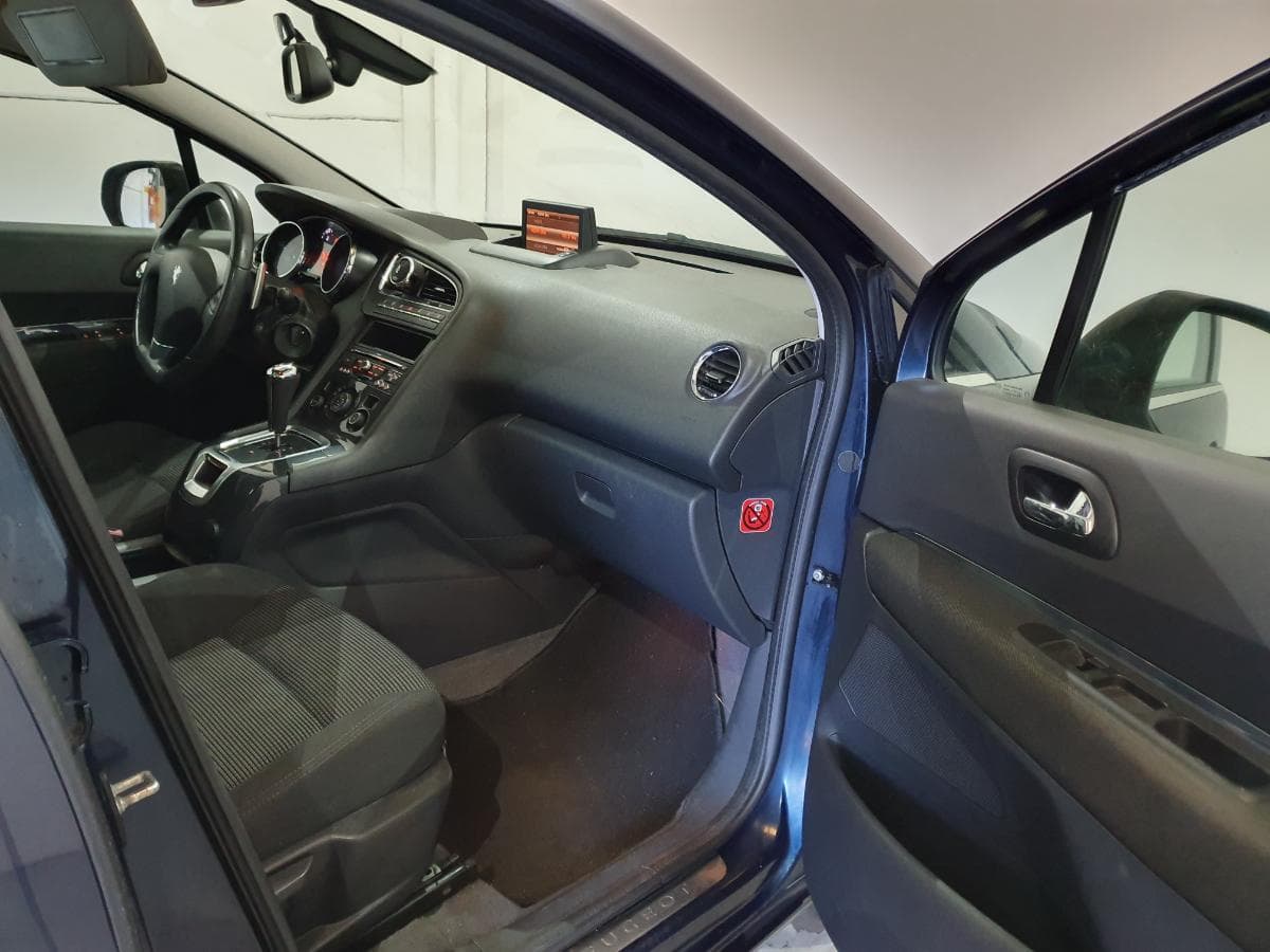 Peugeot 5008 1.6HDI · Ano 2010 — imagen 26