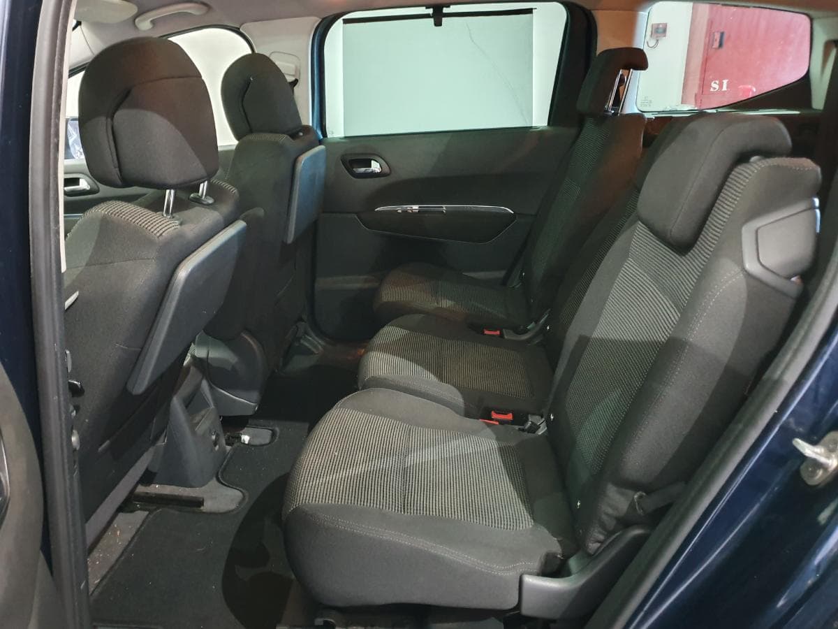 Peugeot 5008 1.6HDI · Ano 2010 — imagen 32