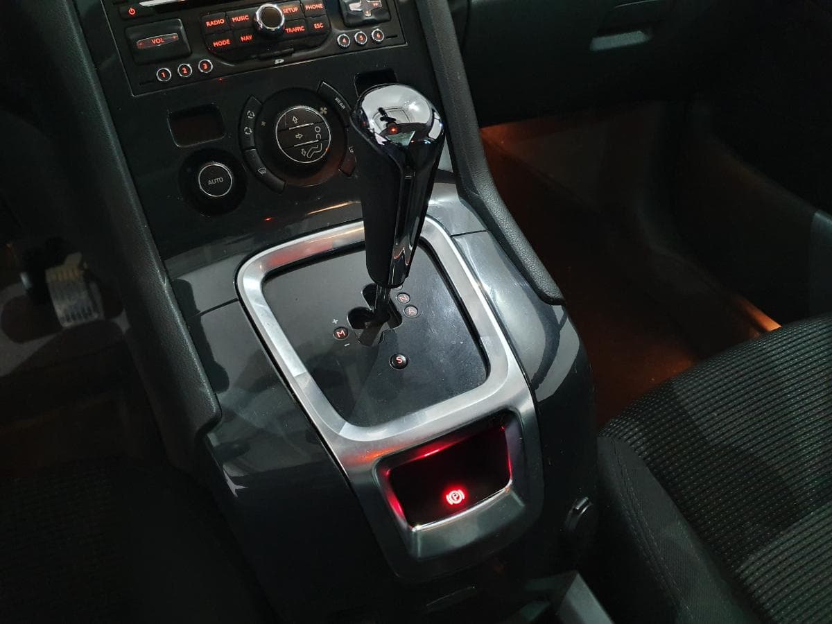 Peugeot 5008 1.6HDI · Ano 2010 — imagen 43