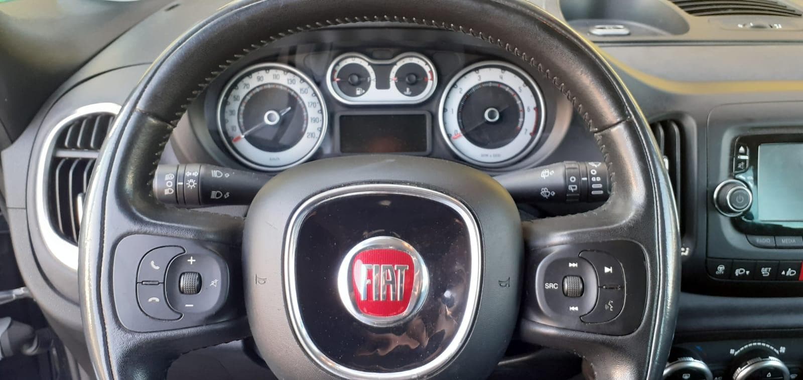 Fiat 500L · Ano 2013 — image 19