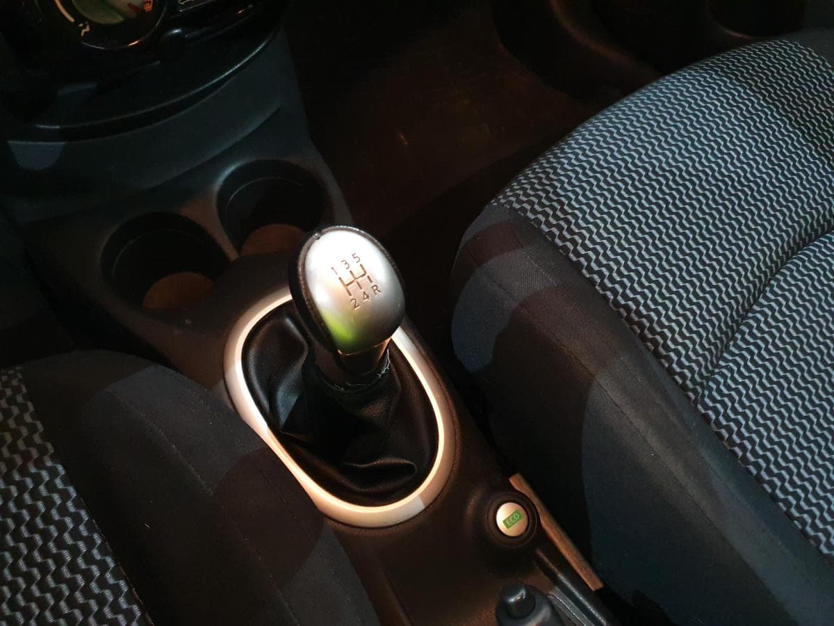 Nissan Note 1.5DCI · Ano 2015 — imagem 34