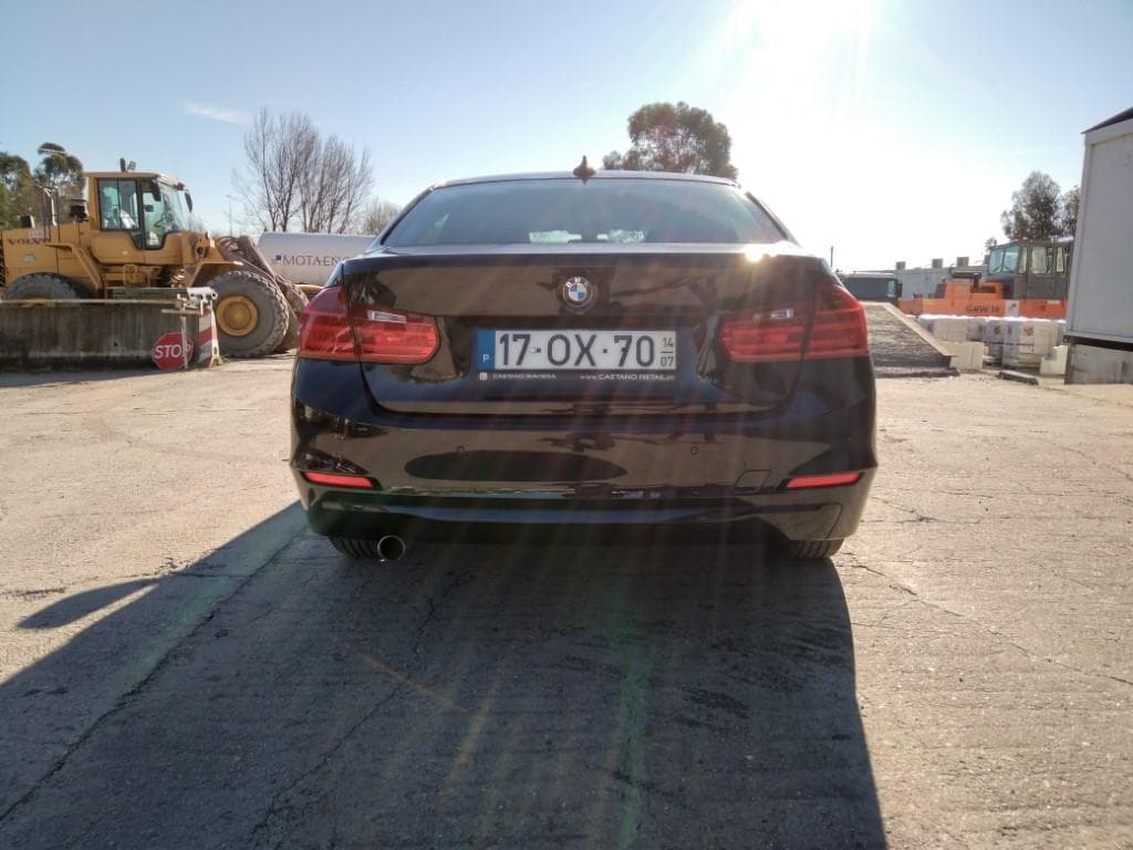 BMW 318D 2.0 · Ano 2014 — imagen 4
