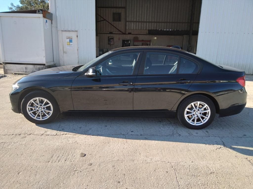 BMW 318D 2.0 · Ano 2014 — imagen 8