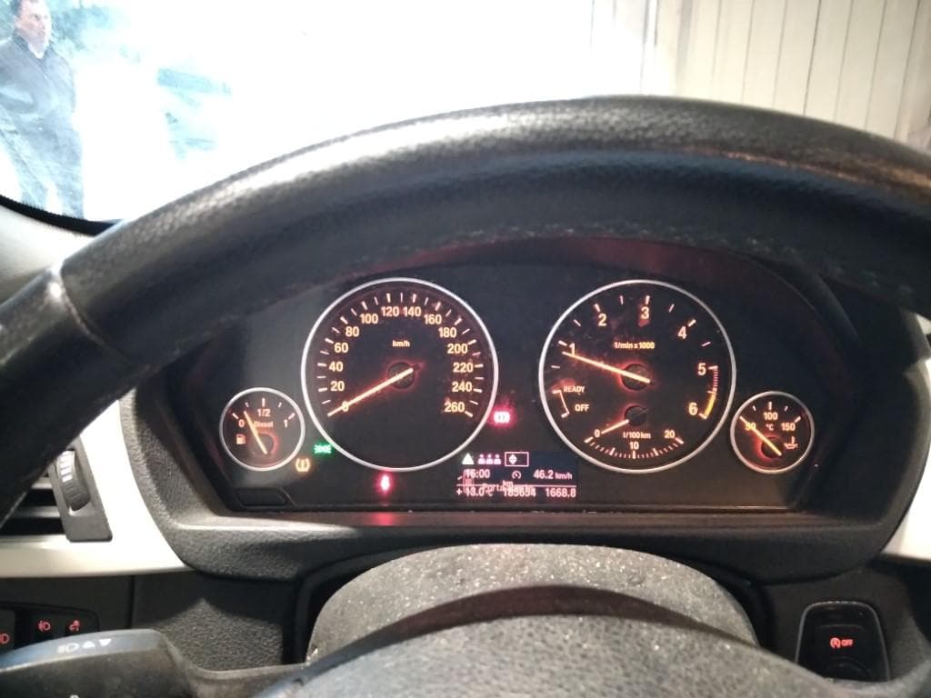 BMW 318D 2.0 · Ano 2014 — imagen 15