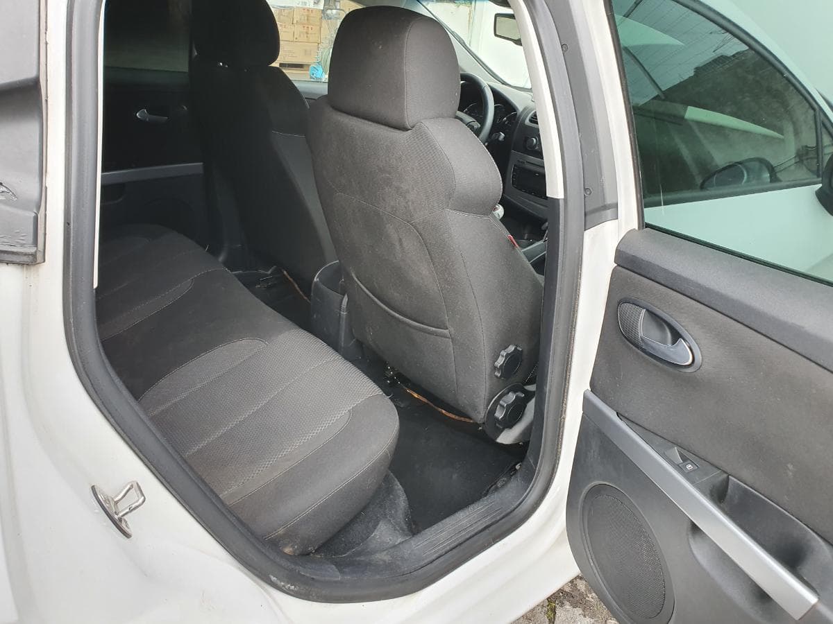 Seat Leon 1.9 TDI · Ano 2010 — imagem 17