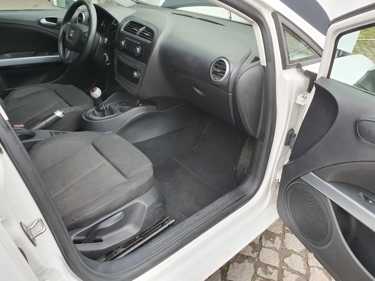 Seat Leon 1.9 TDI · Ano 2010 — imagem 18
