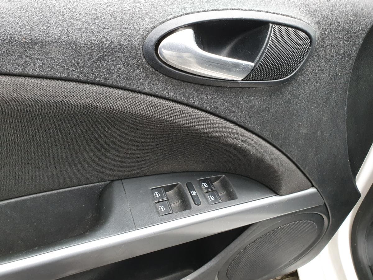 Seat Leon 1.9 TDI · Ano 2010 — imagem 24