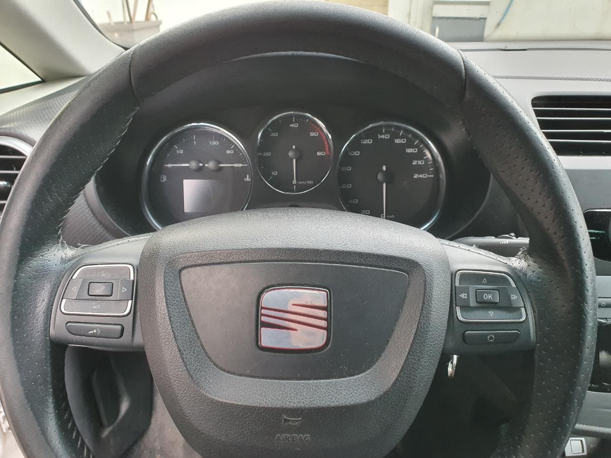Seat Leon 1.9 TDI · Ano 2010 — imagem 27