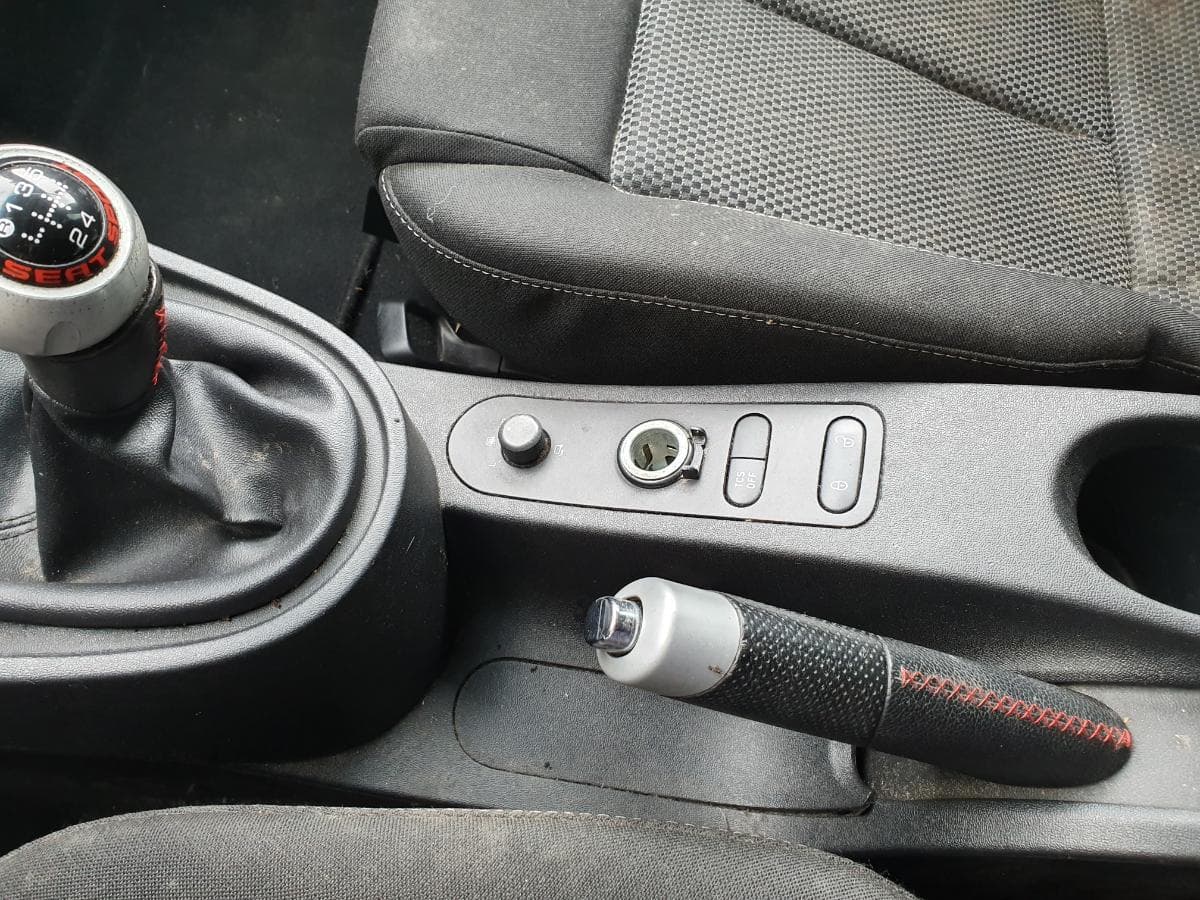Seat Leon 1.9 TDI · Ano 2010 — imagem 30