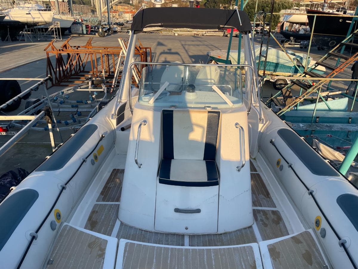 Embarcação Gladiador Day Cruiser · Ano 2009 — image 6