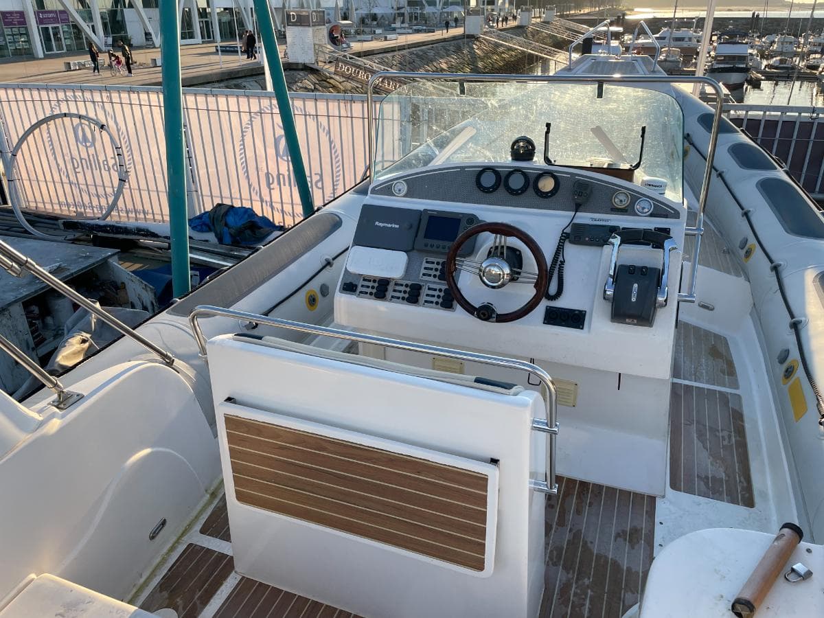 Embarcação Gladiador Day Cruiser · Ano 2009 — image 2