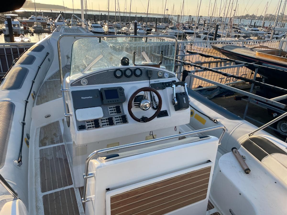 Embarcação Gladiador Day Cruiser · Ano 2009 — image 1