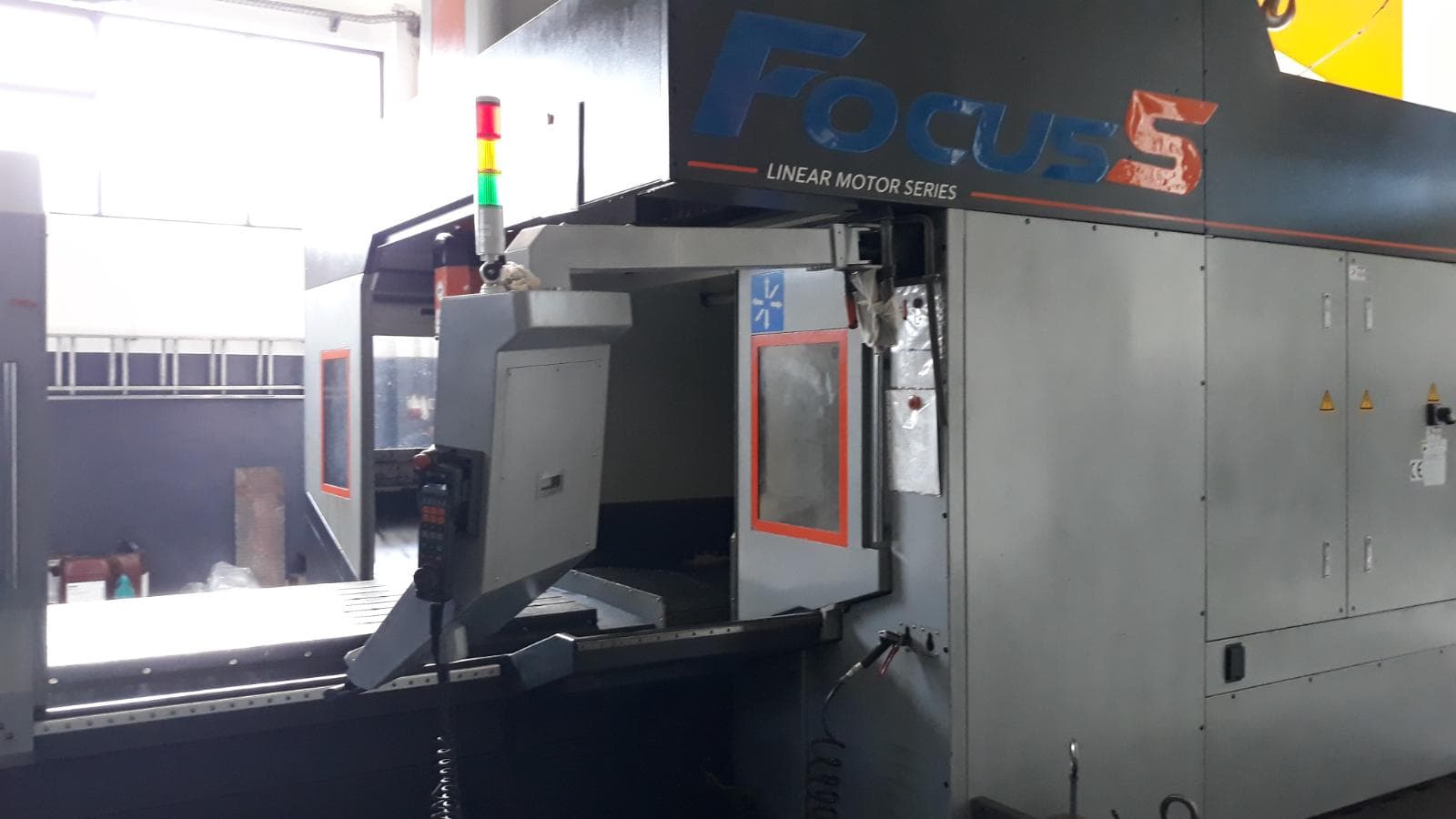 Máquina CNC — imagem 8